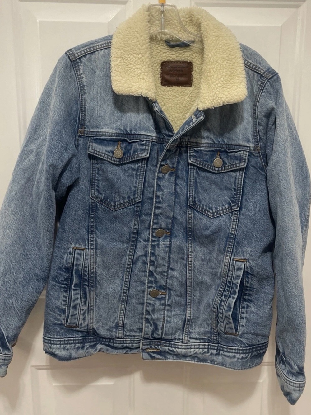 Abercrombie & Fitch Sherpa-Lined Denim Trucker Jacket Blue Medium
